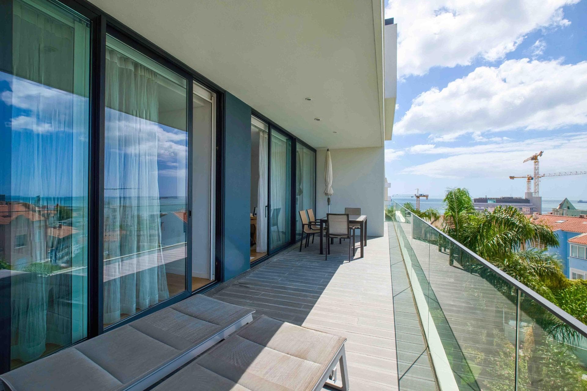 Apartamento T3 com vista mar no Monte Estoril