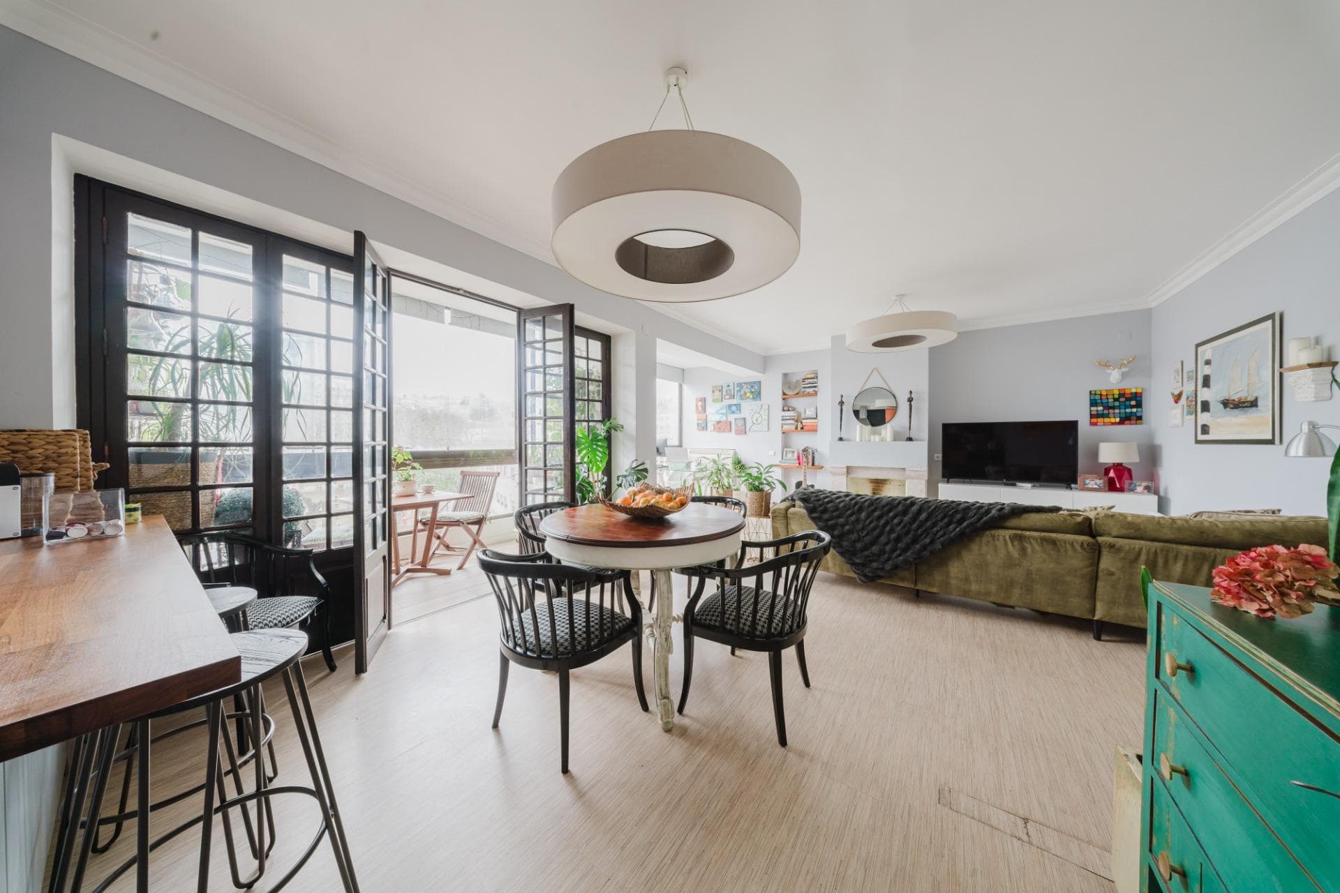 Apartamento T2 com Jardim de Inverno e Open Space | Setúbal