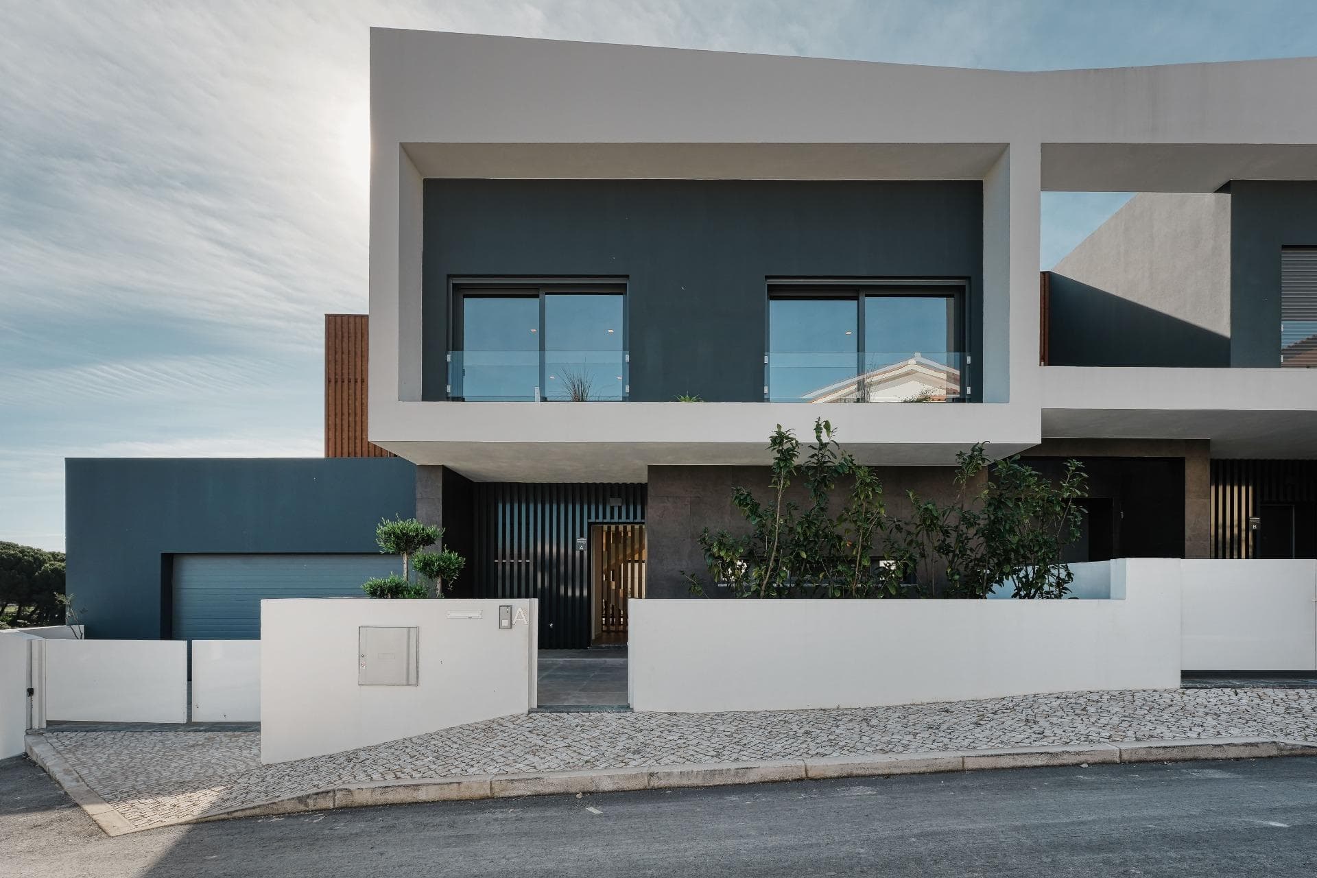 Moradia T4 com Acabamentos Premium — Fanqueiro, Loures