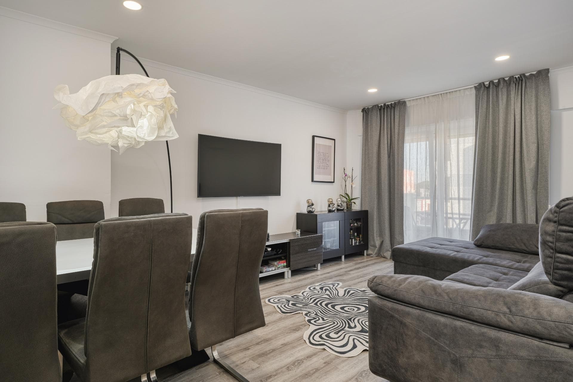 Apartamento T2+1 Totalmente Remodelado no Casal do Marco, Seixal