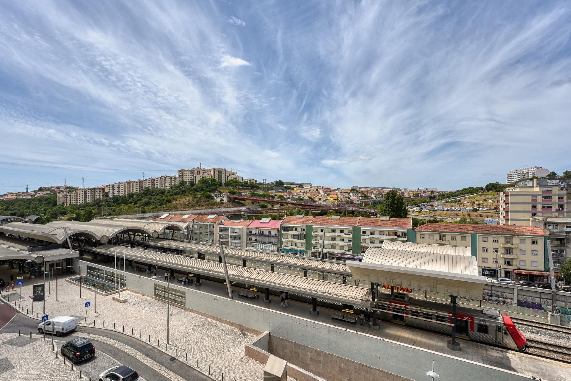 Apartamento T2 em Agualva-Cacém — Pronto a Habitar, mesmo em frente à Estação