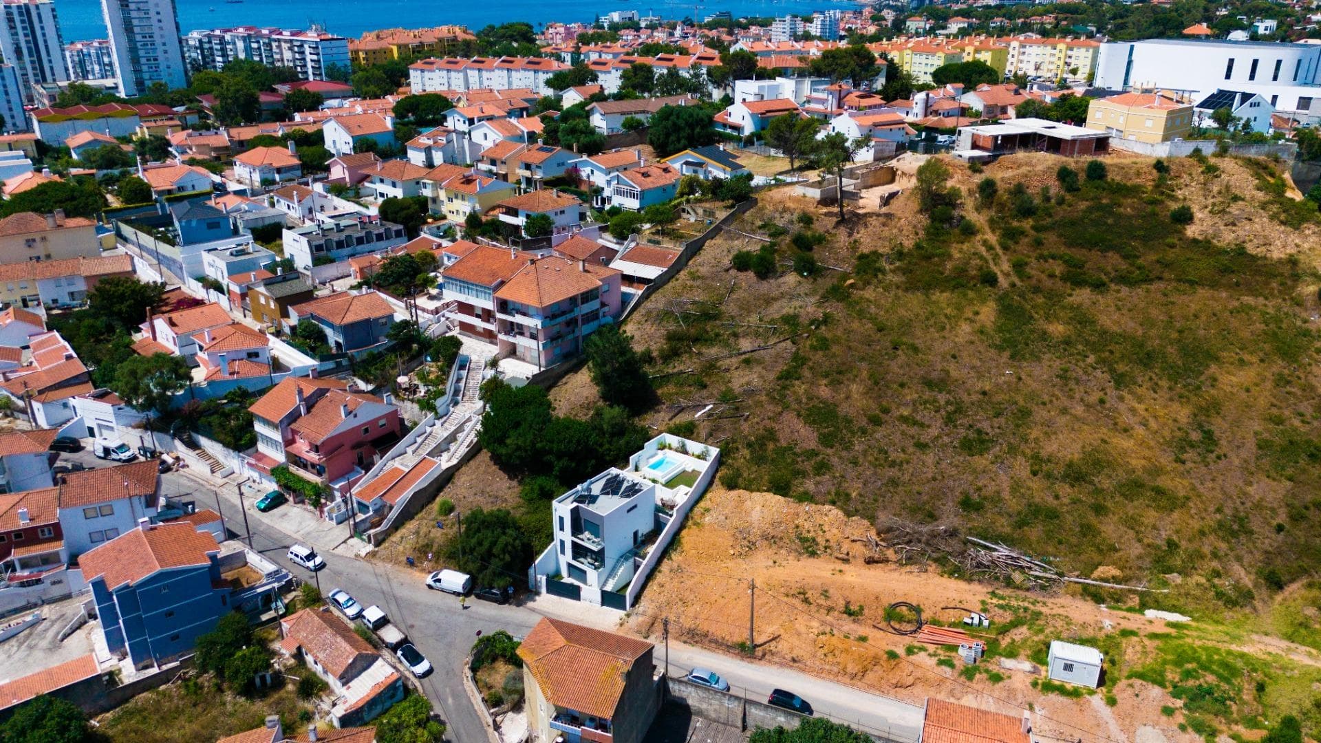 Terreno Urbano de 1497 m2 com Alvará e Vista Mar na Galiza, Estoril
