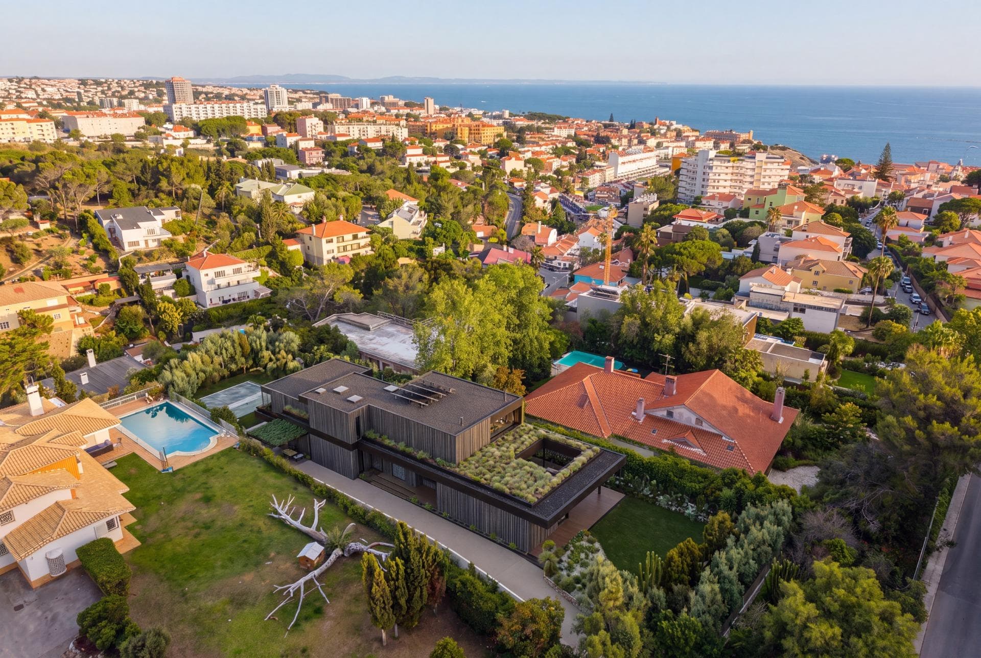 Estoril House with Project for 6-Bed Home, 750m from the Sea