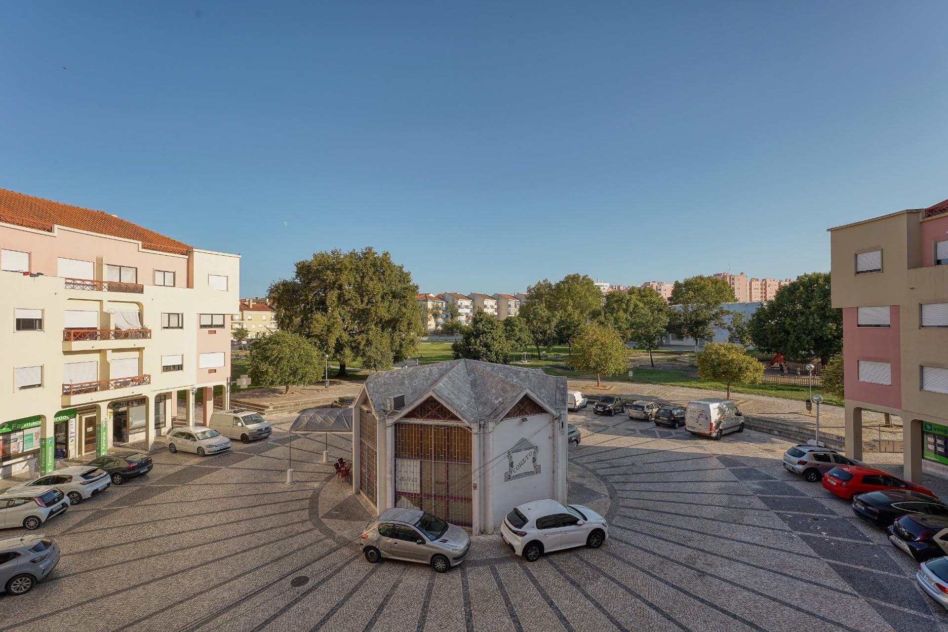 T3 remodelado na Baixa da Banheira — Praceta dos Algarvios