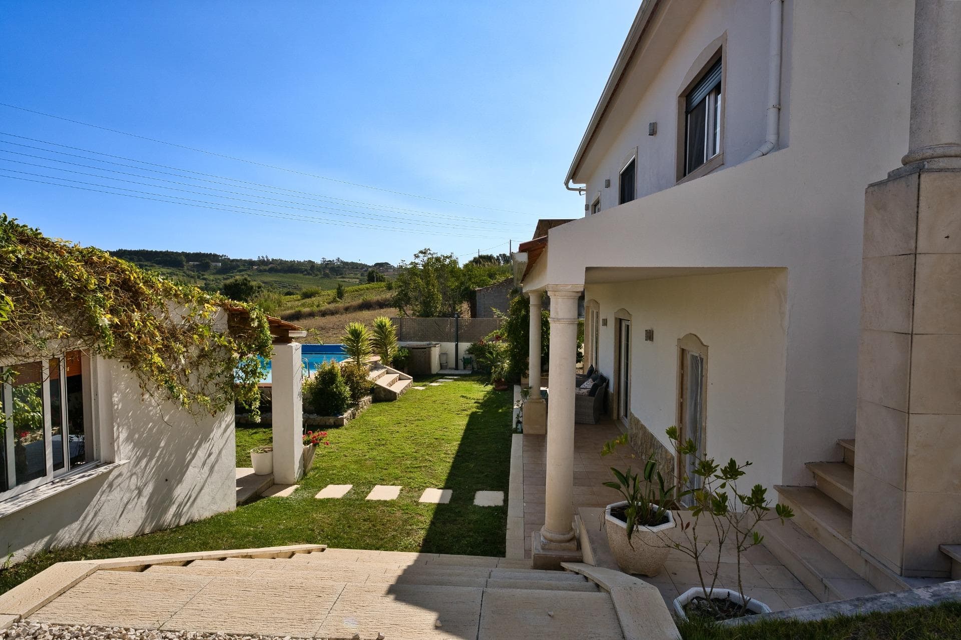 Renovated 5-Bed House with Pool in Óbidos