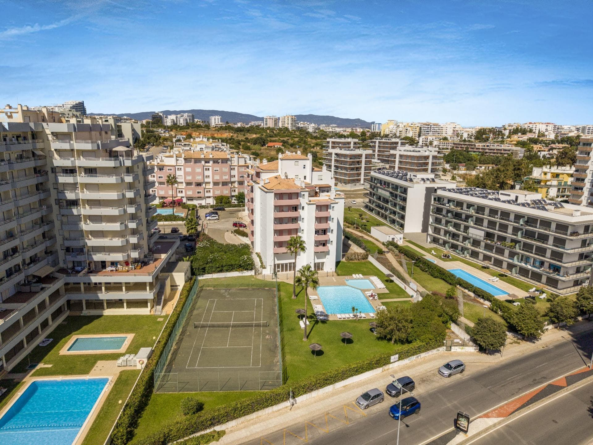 T1+1 Bedroom Apartment with Pool, Minutes from Praia da Rocha - Portimão
