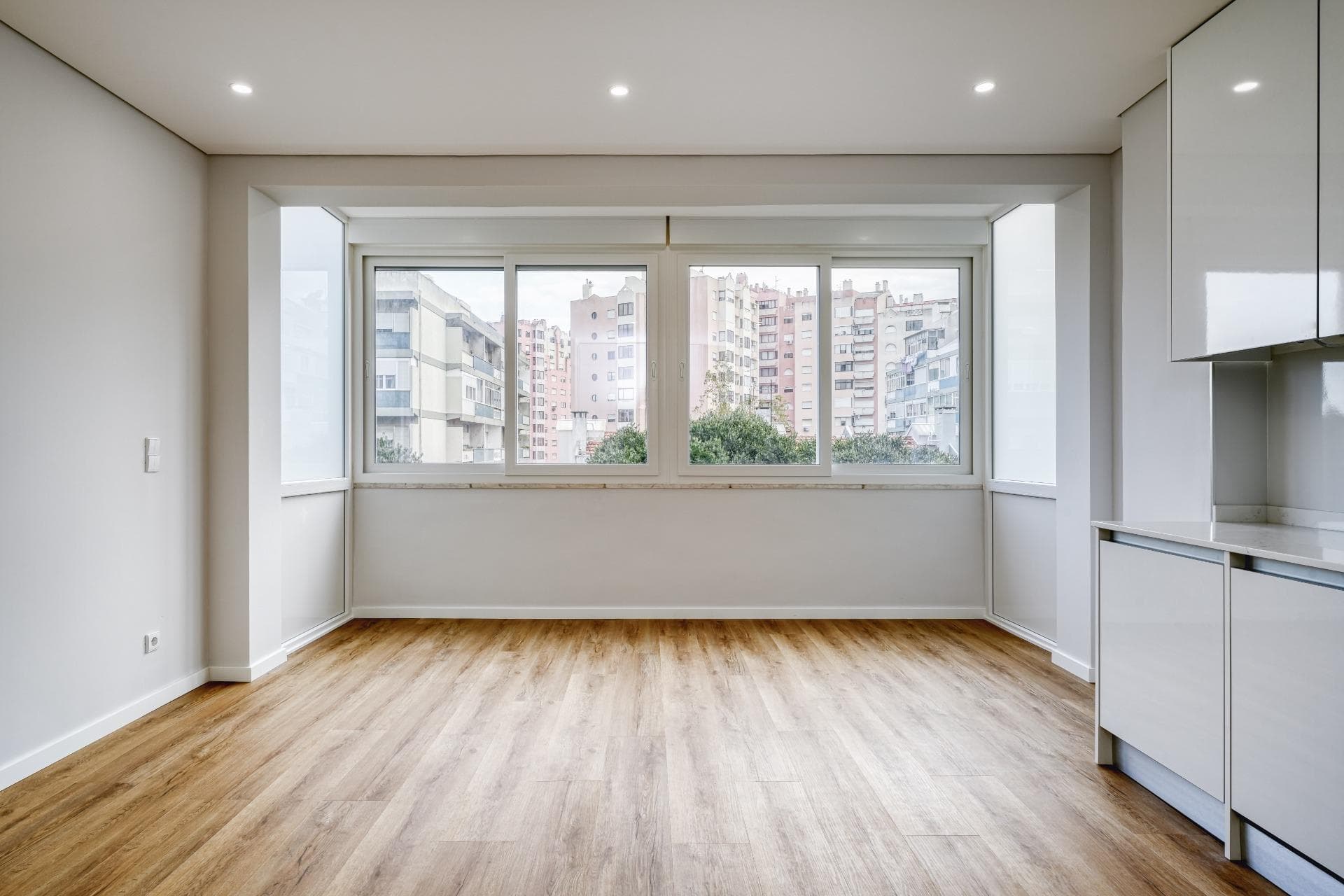 Fully Renovated 3-Bedroom with En-Suite and Two Balconies | Estrada da Luz, Lisbon