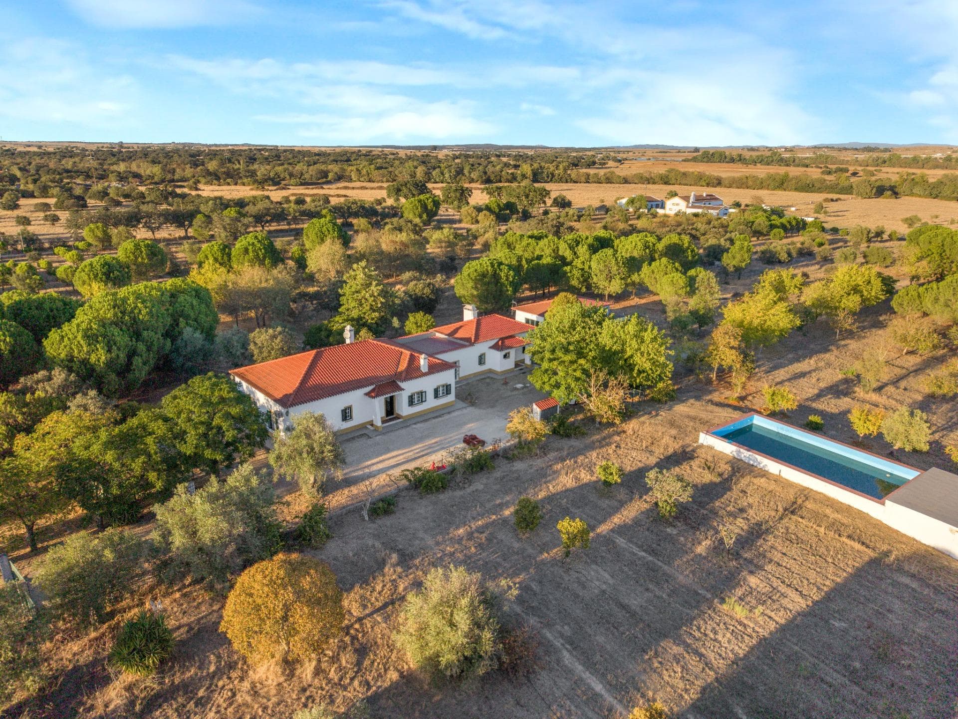 5.8-Hectare Estate with 4-Bedroom Villa and Pool on the Outskirts of Évora