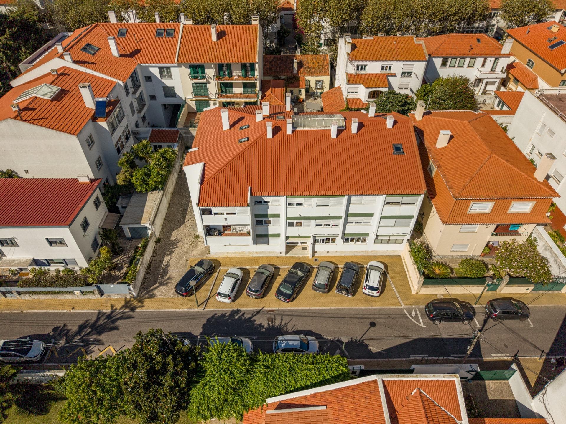 Renovated One-Bedroom Apartment Minutes from Carcavelos Beach