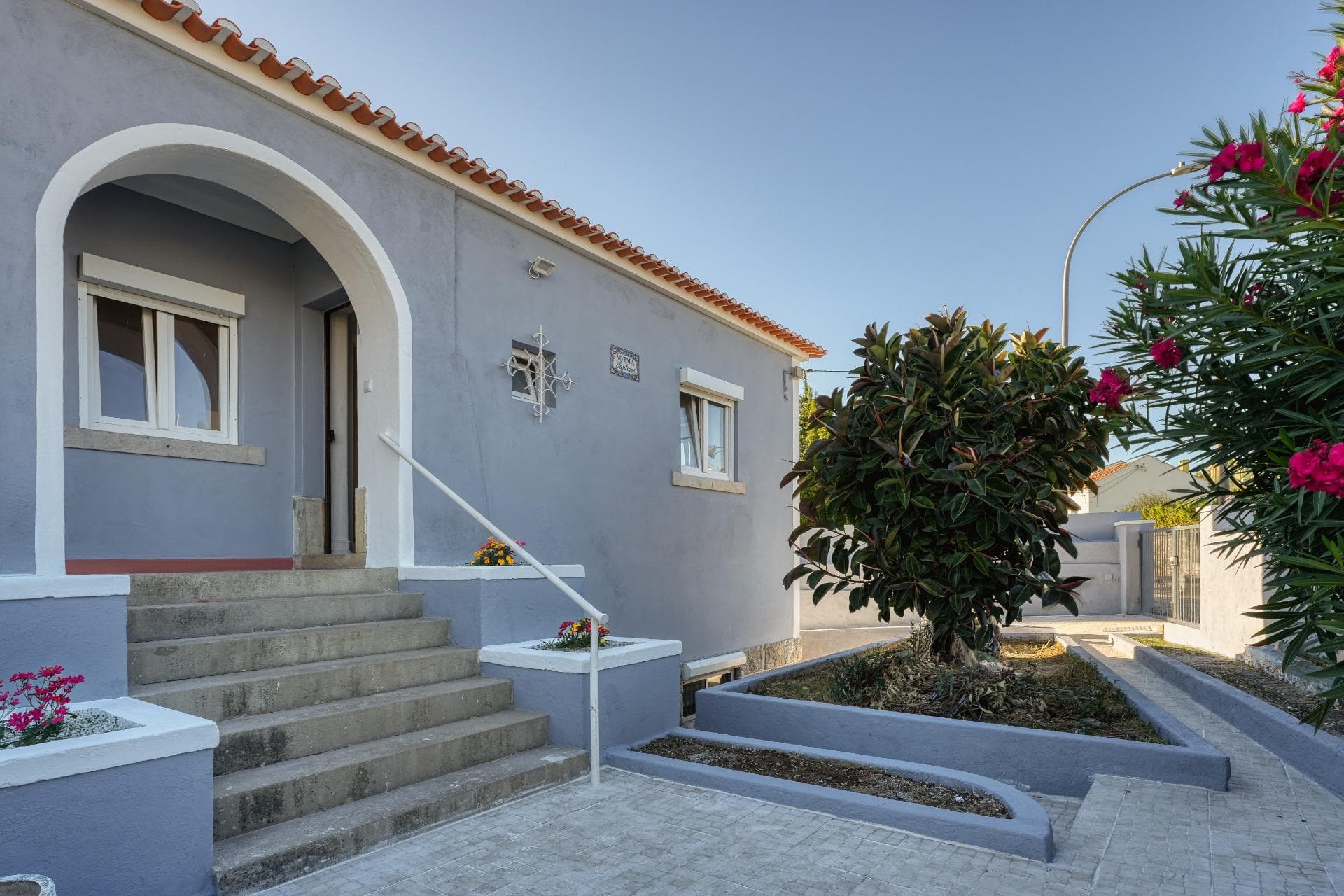 Renovated Three-Bedroom House with Garden and Garage | Amoreira, Alcabideche